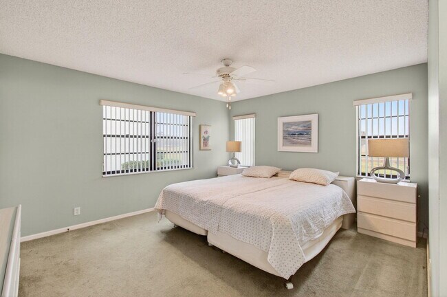 Building Photo - 5851 Parkwalk Dr