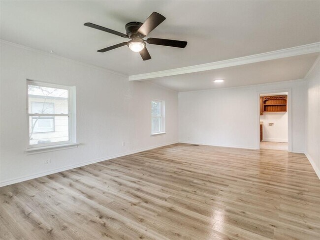 Building Photo - 425 E Eufaula St