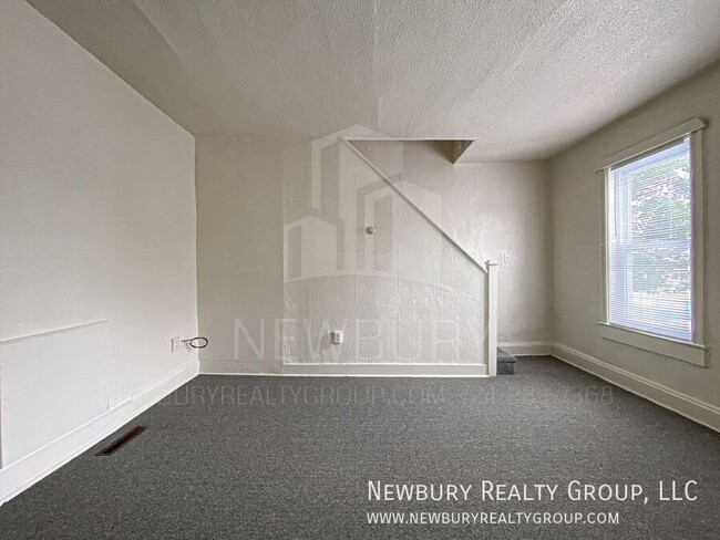 Building Photo - 29 Hickory St