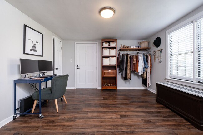 Building Photo - Updated 3-Bedroom Home with Fully Equipped Kitchen & Washer/Dryer in Great Neighborhood!