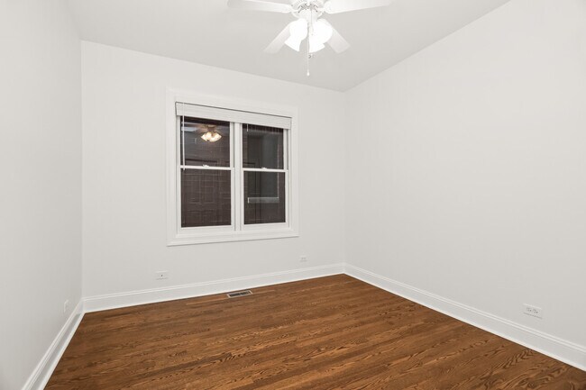 Building Photo - 3928 N Greenview Ave