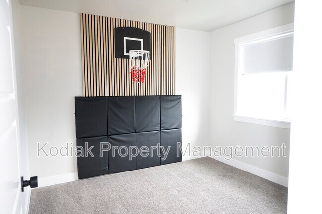 Building Photo - 1364 Petunia Ct