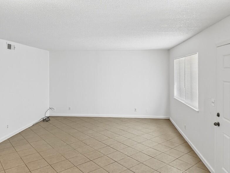 Building Photo - 440 Caribrook Way