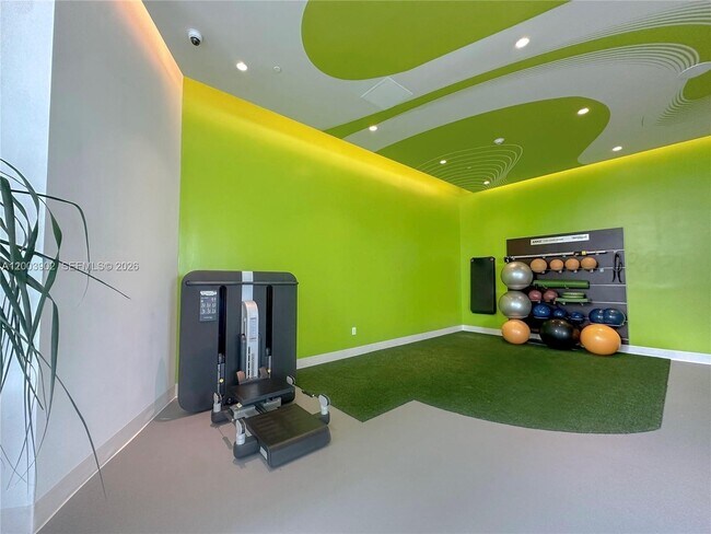 Building Photo - 501 NE 31st St