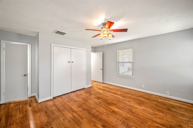 Building Photo - 8527 Greenbush St