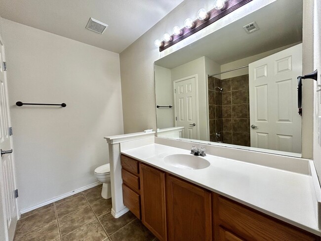 Building Photo - Charming 2 Bed 2.5 Bath Home With Patio In...