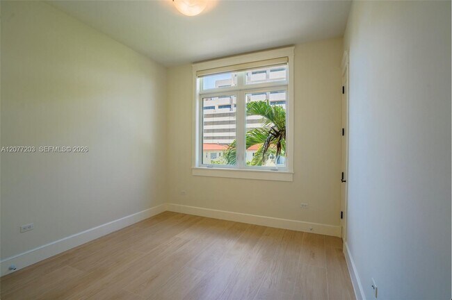 Building Photo - 530 Valencia Ave