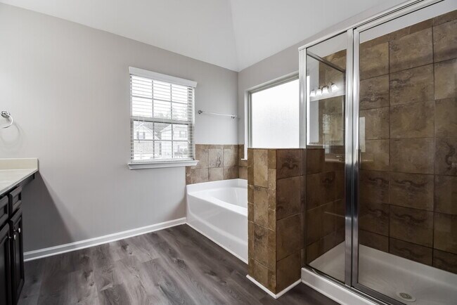 Building Photo - 6338 Oakwell Ct
