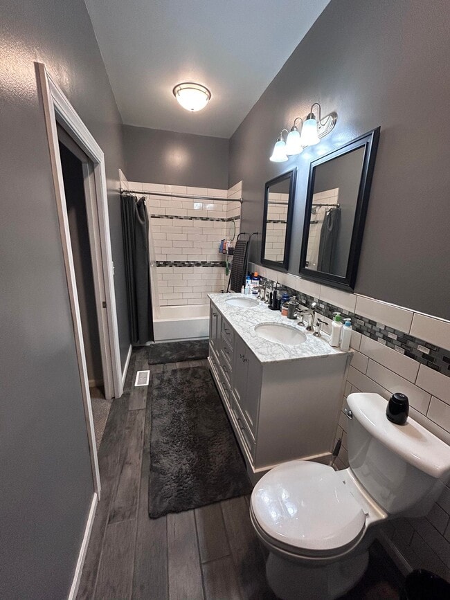 Building Photo - 2757 Dekalb St