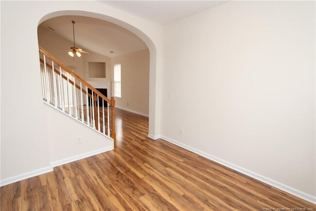 Building Photo - 421 Hamlet Park Dr