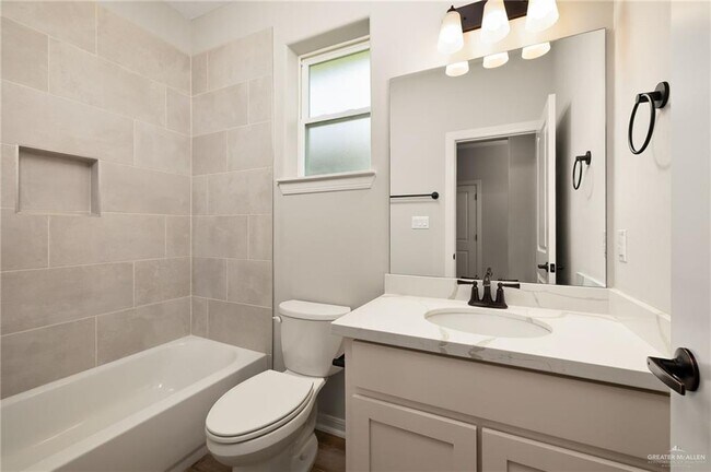 Building Photo - 1403 E Sonador Dr S