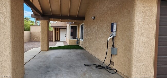 Building Photo - 6751 Ledgewood Dr