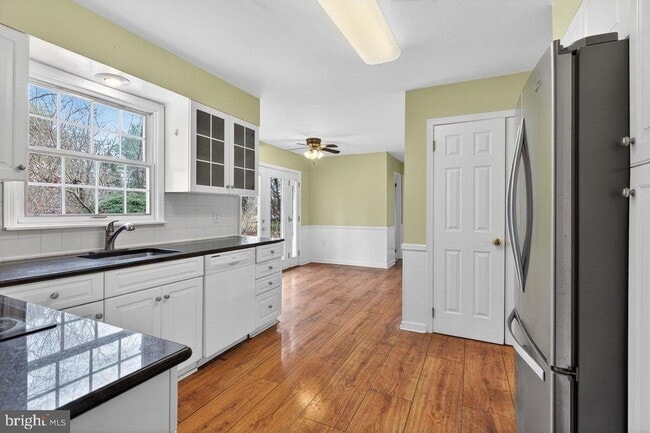 Building Photo - 16 Beechtree Ln