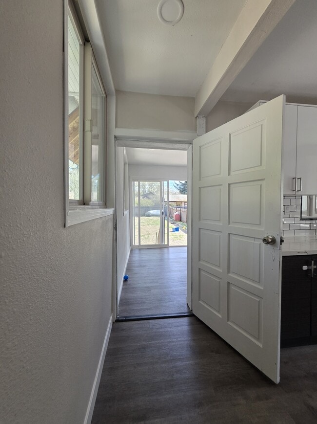 Building Photo - 1060-KE1060 15th St NE