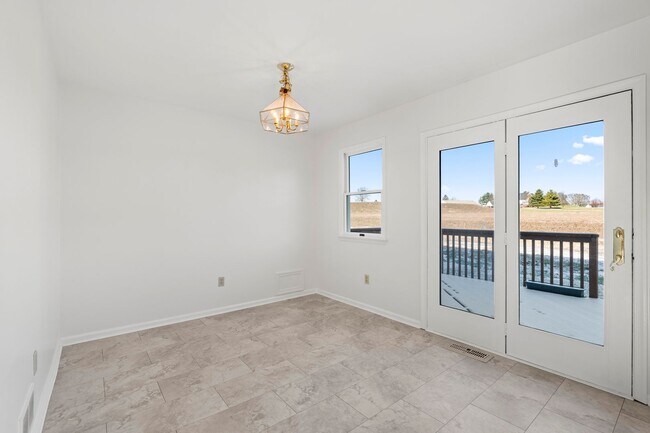 Building Photo - Beautifully Renovated Townhome in The Ridings at Brookside – Macungie