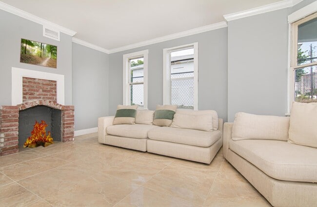 Building Photo - 815 6th St