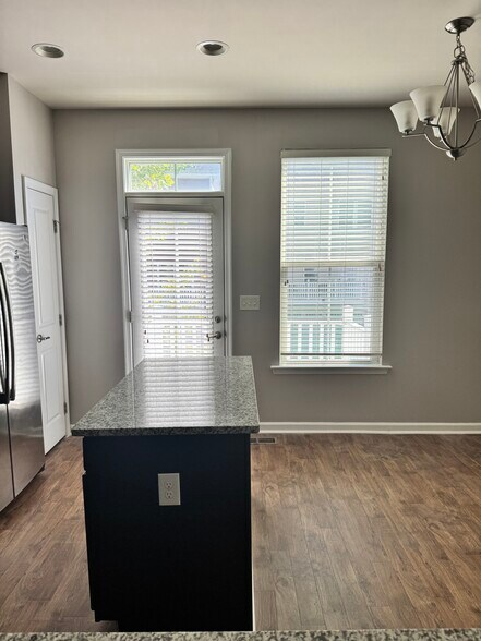 Building Photo - 4369 Pickney Ln