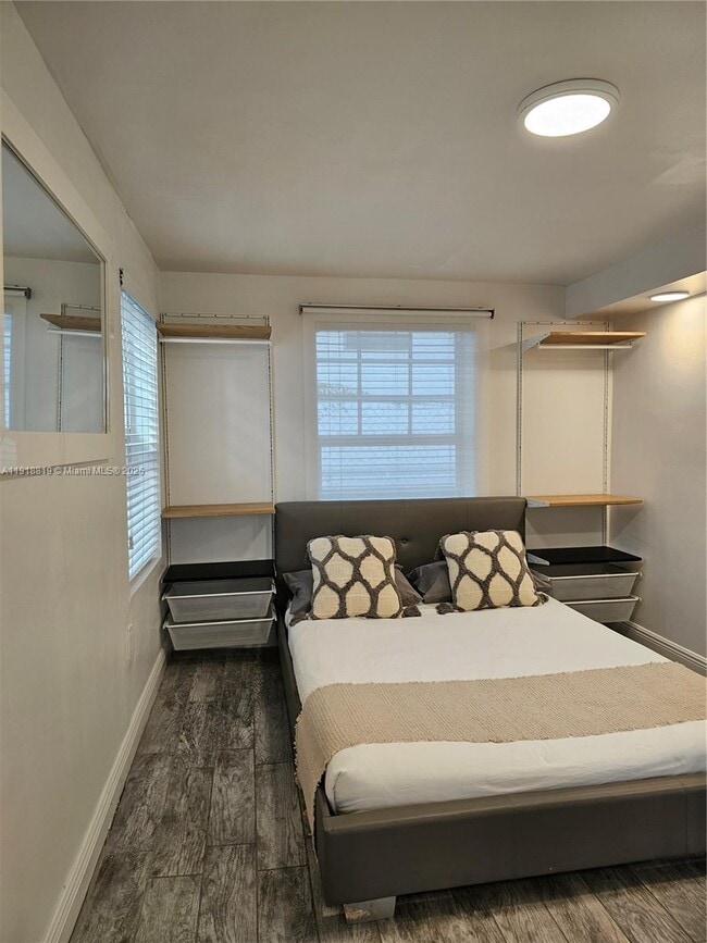 Building Photo - 622 15th St