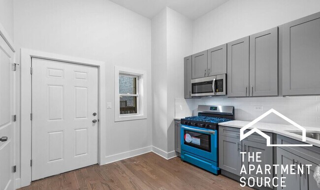 Building Photo - 2421 N Clybourn Ave