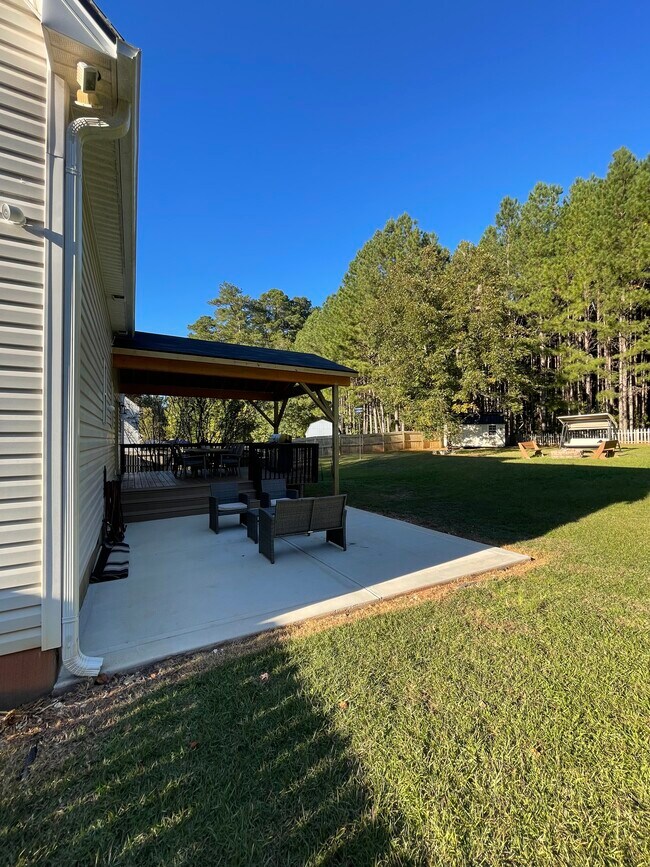 Building Photo - 624 Monger Ln