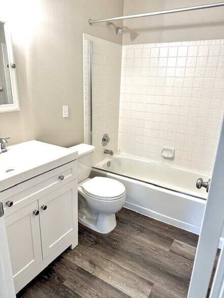 Building Photo - 10 Lovett Ct
