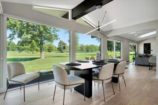 Building Photo - 102 Greencroft Dr
