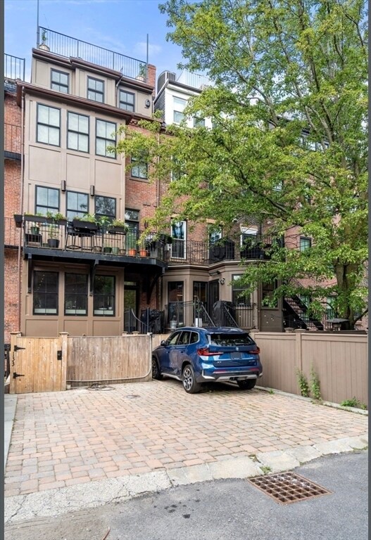 Building Photo - 133 W Concord St