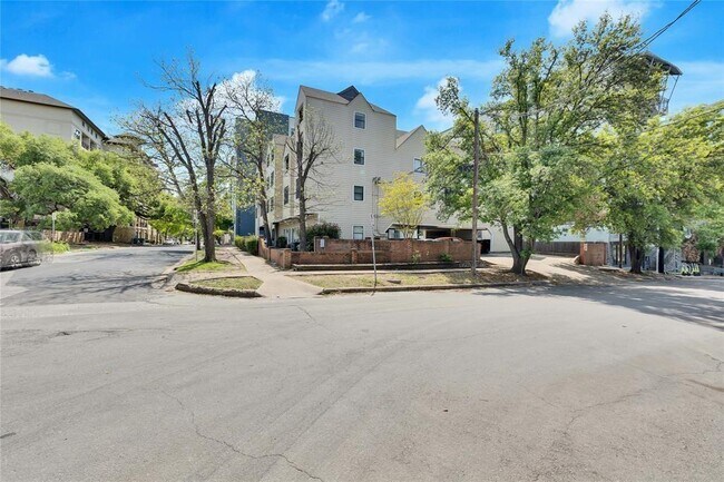 Building Photo - 2510 San Gabriel St