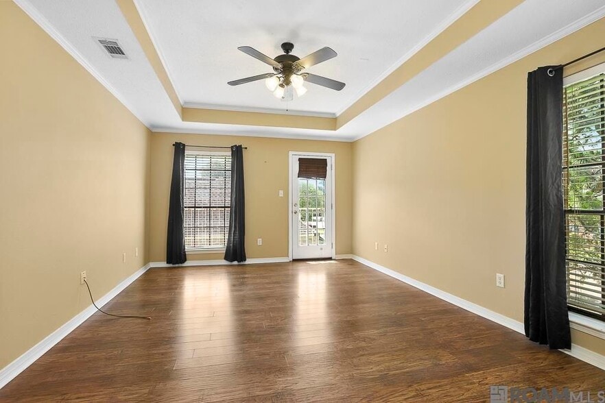 Building Photo - 8500 Bluebonnet Blvd
