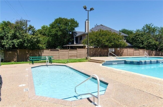 Building Photo - 1802 White Oak Cove