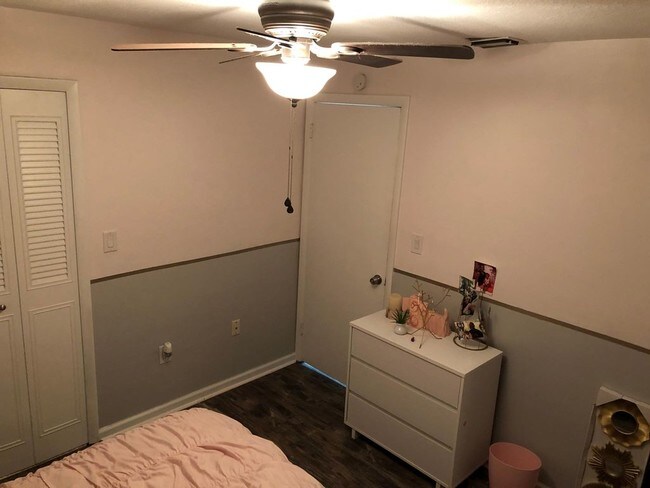 Building Photo - 5516 Sedgefield St