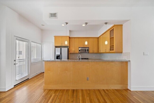 Building Photo - 4707 Caroline St
