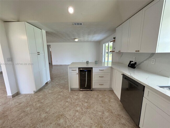 Building Photo - 6611 SW 99th Ave