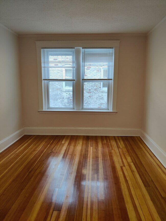 Building Photo - 8 Barrows St