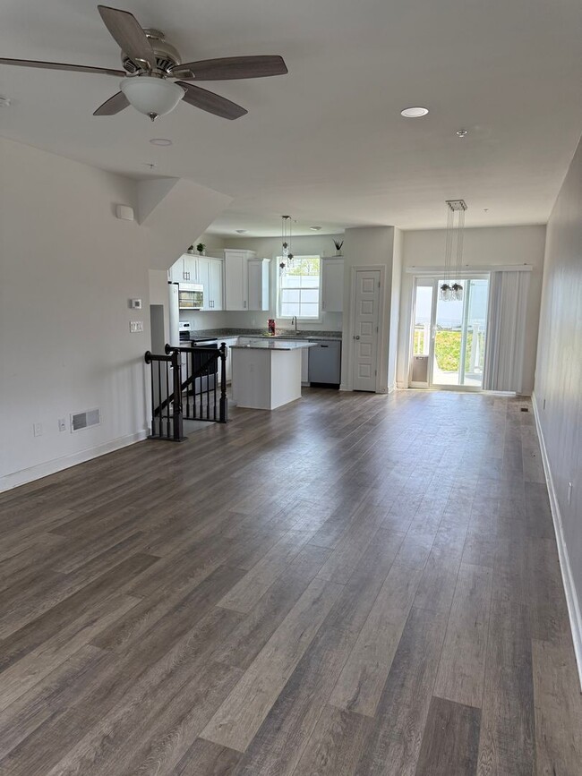Building Photo - 11106 Gopher Dr N
