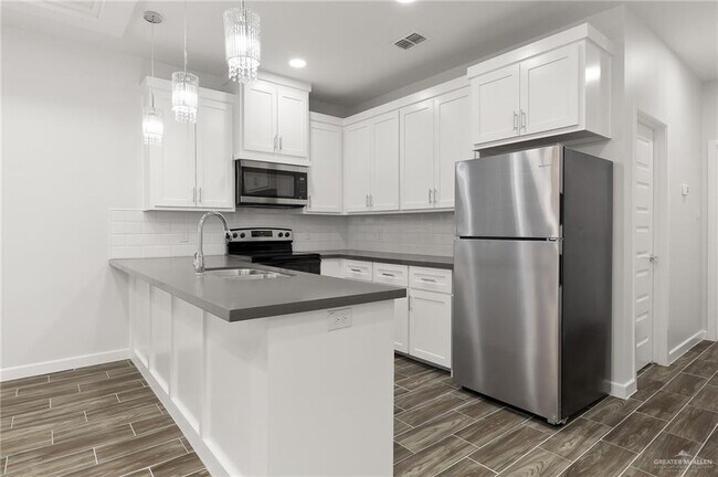 Building Photo - 30 Violet Ave W