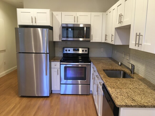 Building Photo - 875 Elm St