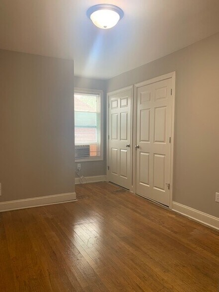 Building Photo - 641 W 44th St