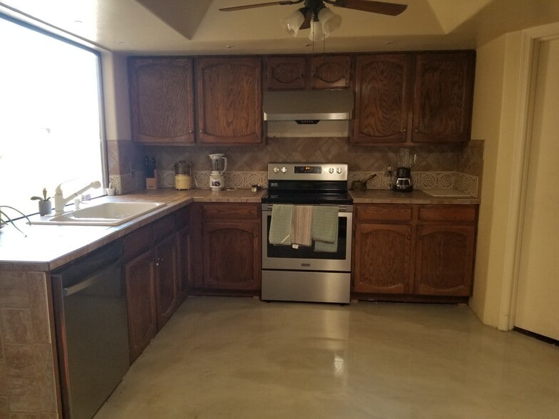 Building Photo - 16445 N 29th Dr