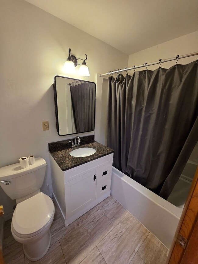 Building Photo - Three Bedroom Home in Battle Creek