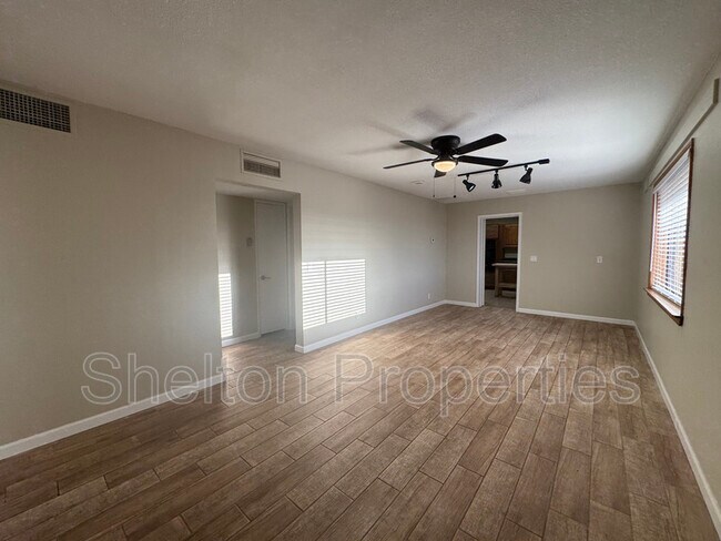 Building Photo - 2910 N 193rd Ave