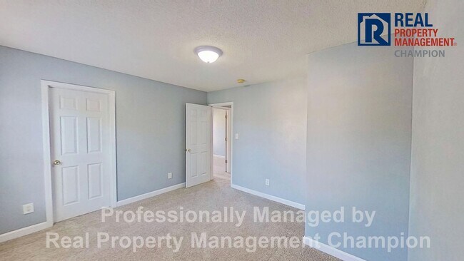Building Photo - Move-In Ready 4 BD/2.5 BA Near Camp Lejeune w/Fenced Yard and Attached Garage