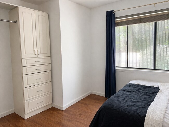 Building Photo - 206 2nd St