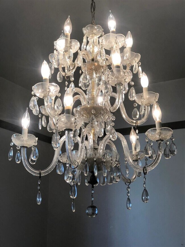 Building Photo - 4 Bed, 2 Bath, Home Office, Pet Friendly!!