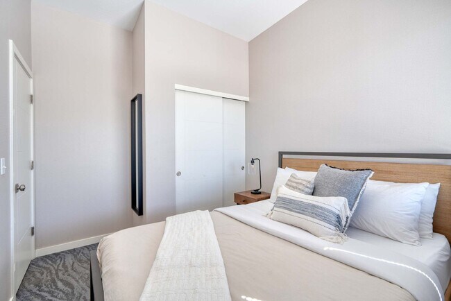 Building Photo - 1428 SE 19th Ave