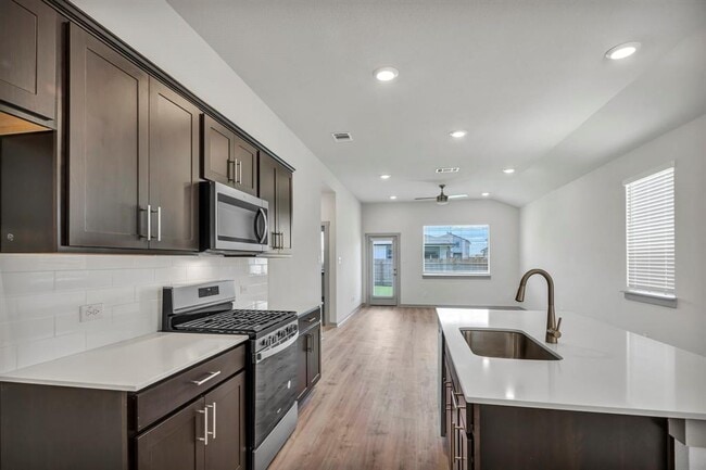 Building Photo - 108 Windsor Blvd