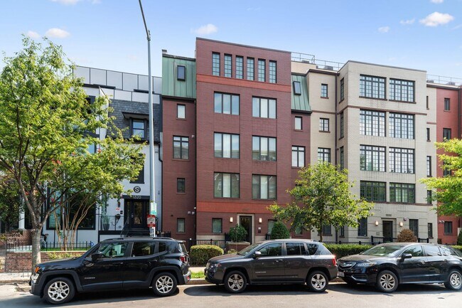 Building Photo - Available for a 9/1 Lease Start! 1 Bedroom...