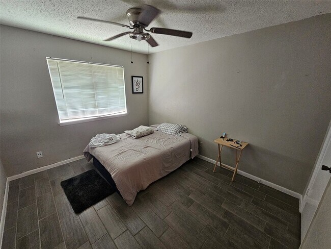 Building Photo - 16715 Rockbend