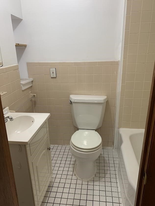 Building Photo - 1880 Commonwealth Ave