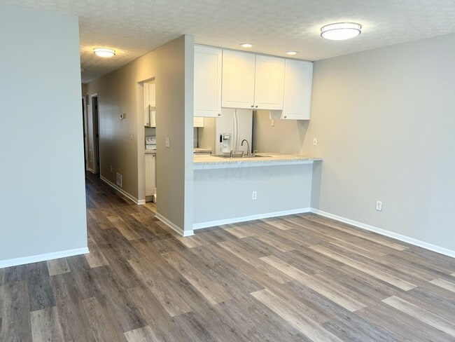 Building Photo - 6820 Axtel Dr